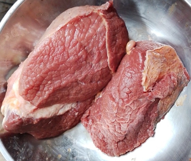 VIANDE DE BOEUF SANS OS (1kg)